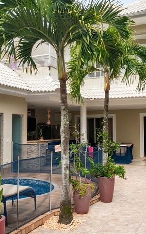 Casa de condomínio à venda com 360m², 4 quartos e 5 vagas Casa de condomínio à venda com 360m², 4 quartos e 5 vagasPiscina