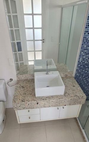 Casa de condomínio à venda com 360m², 4 quartos e 5 vagas Casa de condomínio à venda com 360m², 4 quartos e 5 vagasBanheiro