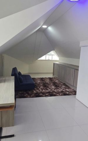 Casa de condomínio à venda com 360m², 4 quartos e 5 vagas Casa de condomínio à venda com 360m², 4 quartos e 5 vagasSala