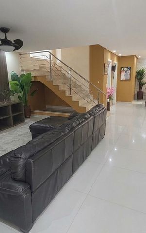 Casa de condomínio à venda com 360m², 4 quartos e 5 vagas Casa de condomínio à venda com 360m², 4 quartos e 5 vagasSala