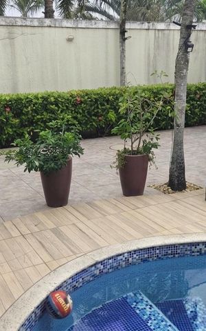 Casa de condomínio à venda com 360m², 4 quartos e 5 vagas Casa de condomínio à venda com 360m², 4 quartos e 5 vagasPiscina