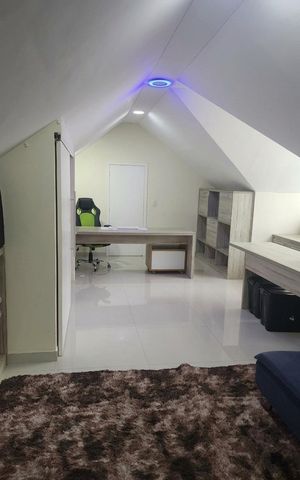 Casa de condomínio à venda com 360m², 4 quartos e 5 vagas Casa de condomínio à venda com 360m², 4 quartos e 5 vagasQuarto