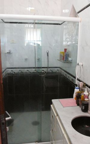Casa para alugar com 160m², 2 quartos e 2 vagas Casa para alugar com 160m², 2 quartos e 2 vagasBanheiro da Suíte