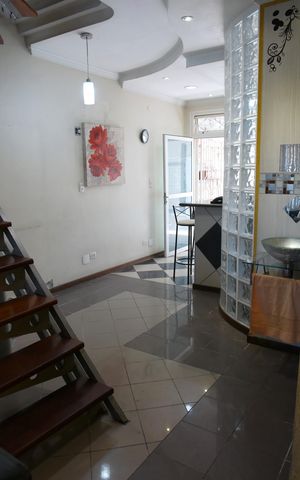 Casa para alugar com 160m², 2 quartos e 2 vagas Casa para alugar com 160m², 2 quartos e 2 vagasSala