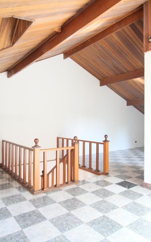 Casa para alugar com 415m², 3 quartos e 5 vagasSótão 