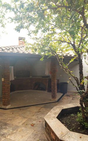 Casa à venda com 218m², 3 quartos e 4 vagas Casa à venda com 218m², 3 quartos e 4 vagasQuintal