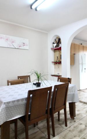 Casa à venda com 153m², 4 quartos e 2 vagas Casa à venda com 153m², 4 quartos e 2 vagasSala de Jantar