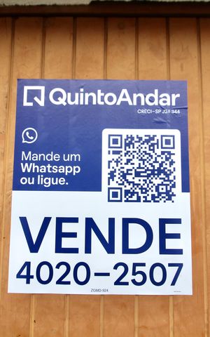Casa à venda com 153m², 4 quartos e 2 vagas Casa à venda com 153m², 4 quartos e 2 vagasFachada