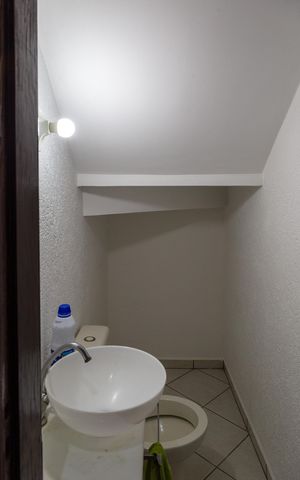 Casa para alugar com 150m², 2 quartos e 2 vagasLavabo