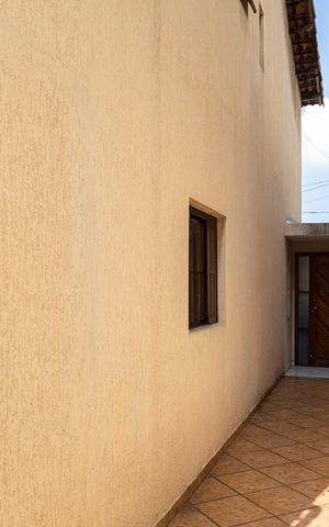 Casa para alugar com 150m², 2 quartos e 2 vagasCorredor externo