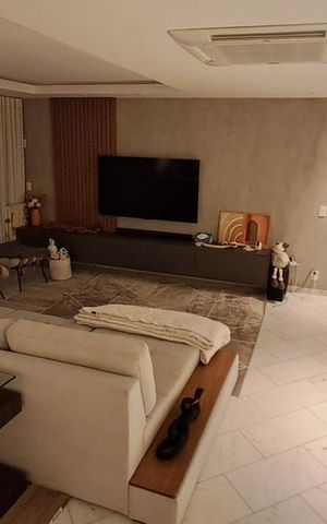 Apartamento à venda com 323m², 3 quartos e 2 vagas Apartamento à venda com 323m², 3 quartos e 2 vagasSala
