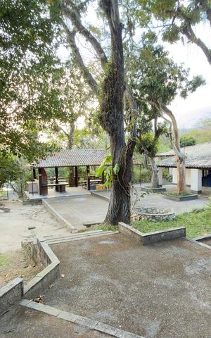 Casa à venda com 272m², 3 quartos e 4 vagas Casa à venda com 272m², 3 quartos e 4 vagasÁrea externa
