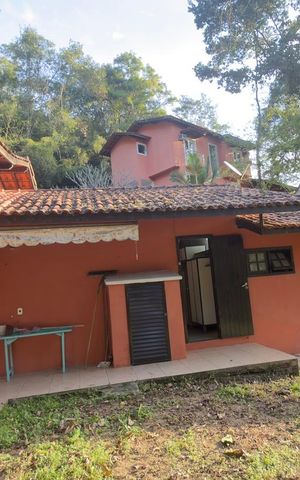 Casa à venda com 272m², 3 quartos e 4 vagas Casa à venda com 272m², 3 quartos e 4 vagasÁrea externa