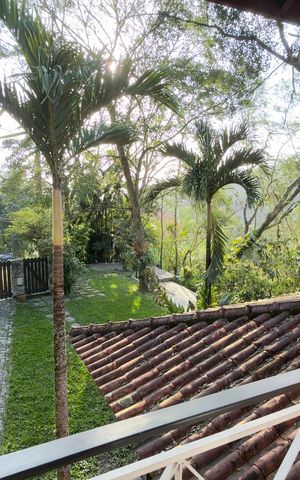 Casa à venda com 272m², 3 quartos e 4 vagas Casa à venda com 272m², 3 quartos e 4 vagasÁrea externa