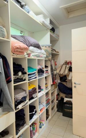 Casa à venda com 272m², 3 quartos e 4 vagas Casa à venda com 272m², 3 quartos e 4 vagasCloset