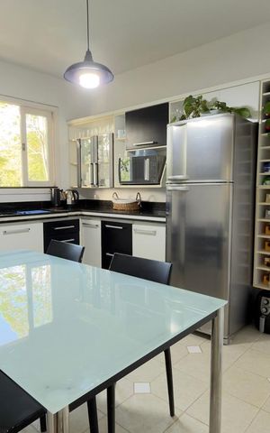 Casa à venda com 272m², 3 quartos e 4 vagas Casa à venda com 272m², 3 quartos e 4 vagasCozinha