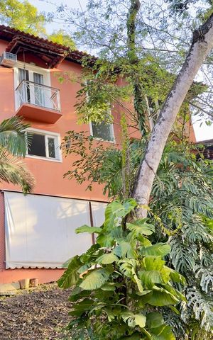 Casa à venda com 272m², 3 quartos e 4 vagas Casa à venda com 272m², 3 quartos e 4 vagasÁrea externa
