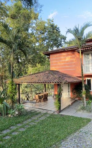 Casa à venda com 272m², 3 quartos e 4 vagas Casa à venda com 272m², 3 quartos e 4 vagasÁrea externa
