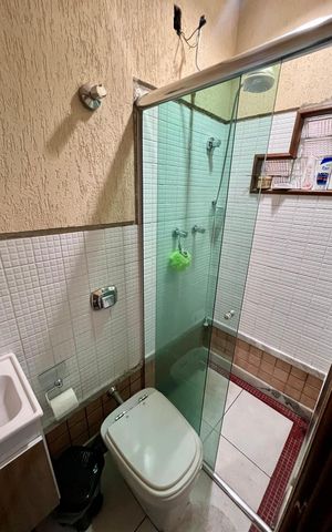 Casa à venda com 408m², 3 quartos e 2 vagas Casa à venda com 408m², 3 quartos e 2 vagasBanheiro