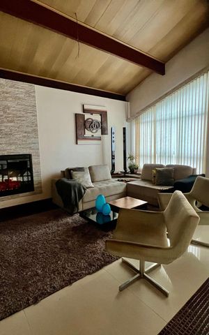 Casa à venda com 408m², 3 quartos e 2 vagas Casa à venda com 408m², 3 quartos e 2 vagasSala