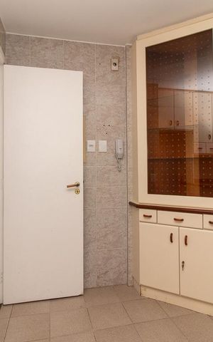 Apartamento para alugar com 188m², 3 quartos e 1 vaga Apartamento para alugar com 188m², 3 quartos e 1 vagaCozinha - Armários