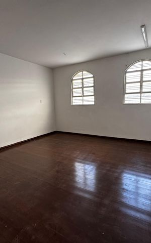 Casa para alugar com 180m², 4 quartos e 4 vagas Casa para alugar com 180m², 4 quartos e 4 vagasSala