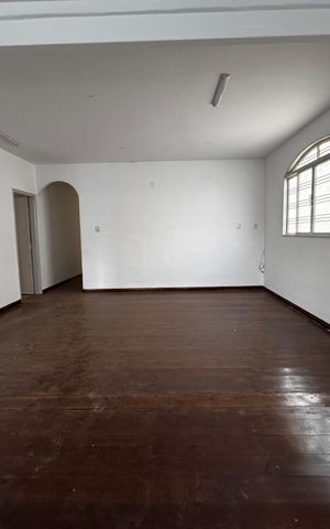 Casa para alugar com 180m², 4 quartos e 4 vagas Casa para alugar com 180m², 4 quartos e 4 vagasSala