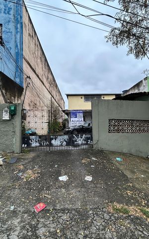 Casa para alugar com 100m², 3 quartos e 1 vagaFachada + placa