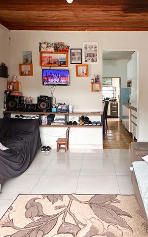 Casa à venda com 112m², 2 quartos e 2 vagas Casa à venda com 112m², 2 quartos e 2 vagasSala