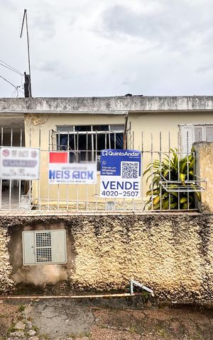 Casa à venda com 112m², 2 quartos e 2 vagas Casa à venda com 112m², 2 quartos e 2 vagasFachada