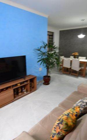 Casa à venda com 106m², 3 quartos e 3 vagasSala