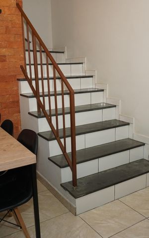 Casa para alugar com 115m², 2 quartos e 1 vagaEscada