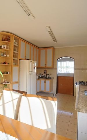 Casa à venda com 243m², 3 quartos e 2 vagasCozinha