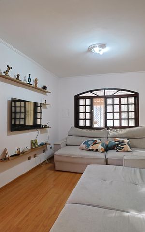 Casa à venda com 243m², 3 quartos e 2 vagasSala