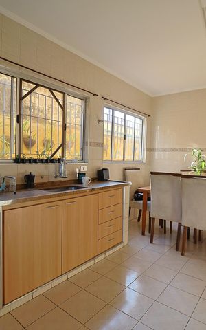 Casa à venda com 243m², 3 quartos e 2 vagasCozinha