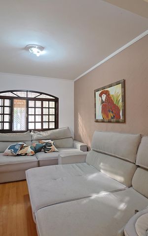 Casa à venda com 243m², 3 quartos e 2 vagasSala