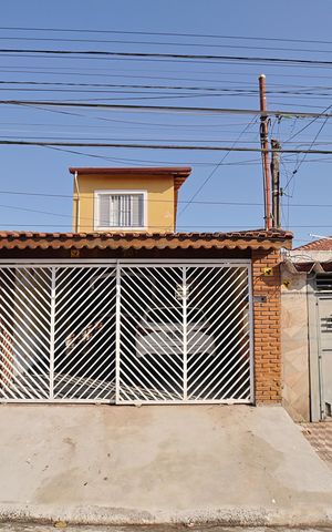 Casa à venda com 243m², 3 quartos e 2 vagasFachada