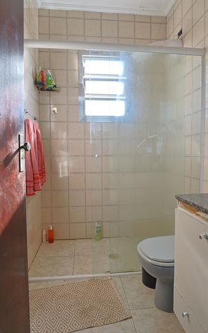 Casa à venda com 243m², 3 quartos e 2 vagasBanheiro Social