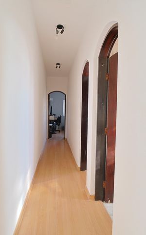 Casa à venda com 243m², 3 quartos e 2 vagasCorredor