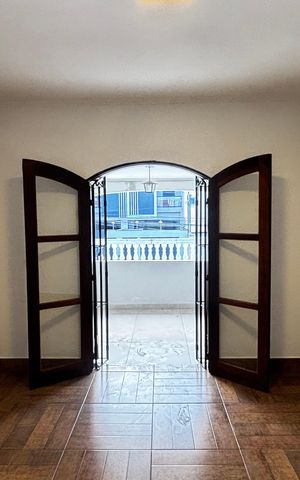 Casa à venda com 360m², 4 quartos e 2 vagasSuite