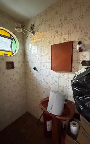 Casa à venda com 360m², 4 quartos e 2 vagasPorão - Banheiro
