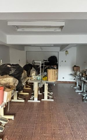 Casa à venda com 360m², 4 quartos e 2 vagasPorão