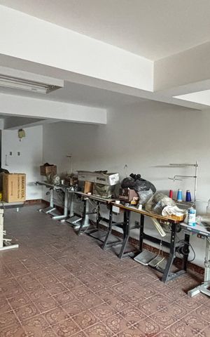 Casa à venda com 360m², 4 quartos e 2 vagasPorão