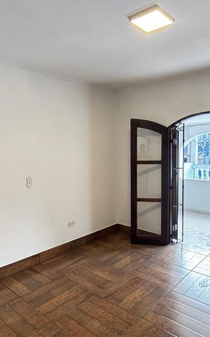 Casa à venda com 360m², 4 quartos e 2 vagasSuite