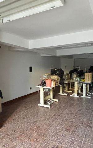 Casa à venda com 360m², 4 quartos e 2 vagasPorão