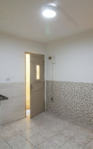 Casa para alugar com 30m², 1 quarto e sem vaga Casa para alugar com 30m², 1 quarto e sem vagaSala