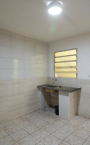 Casa para alugar com 30m², 1 quarto e sem vaga Casa para alugar com 30m², 1 quarto e sem vagaSala