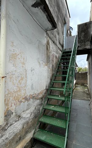 Casa para alugar com 80m², 3 quartos e sem vagaEscada