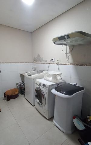 Casa à venda com 230m², 3 quartos e 4 vagasÁrea de serviço