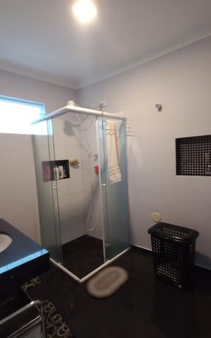 Casa à venda com 230m², 3 quartos e 4 vagasBanheiro 1